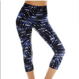 NWOT K-DEER Palm Springs Capris - Size M